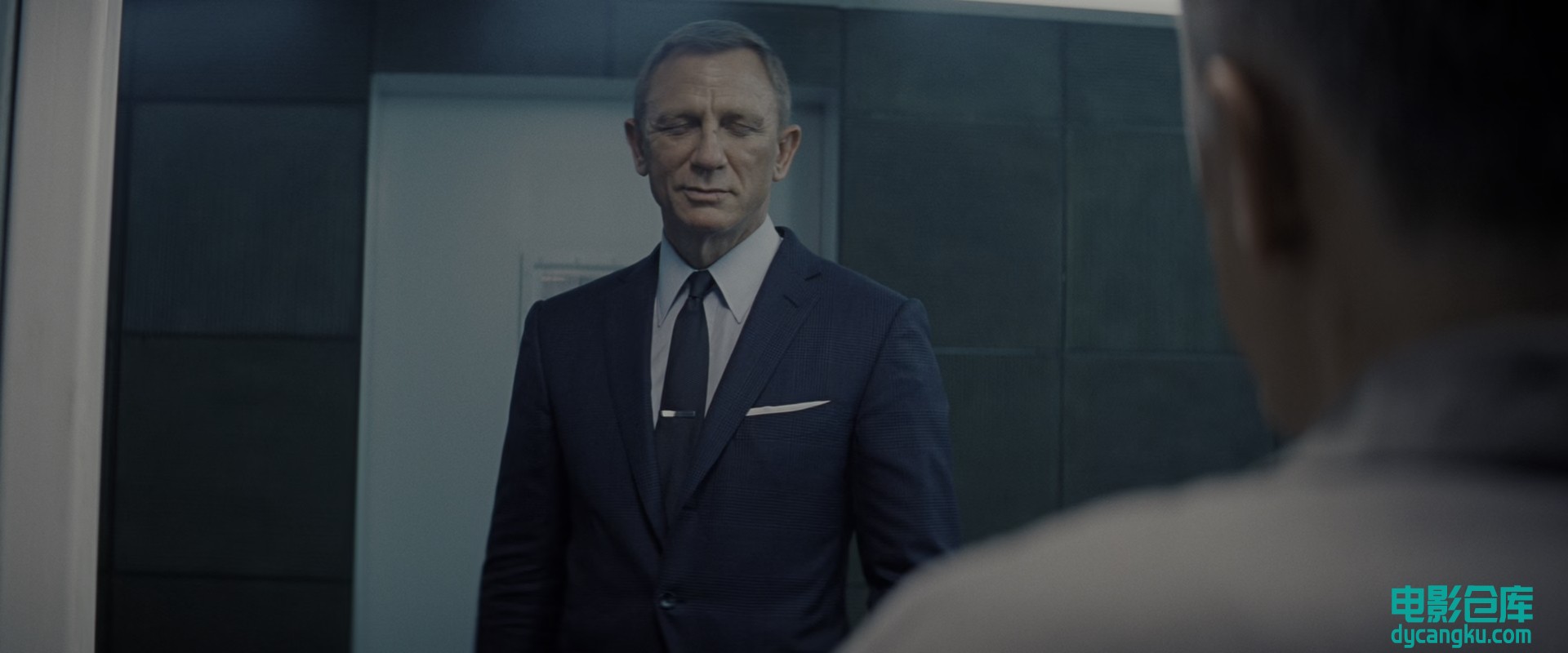 No.Time.to.Die.2021.1080p.WEB-DL.DD5.1.HDR.HEVC-EVO.mkv_snapshot_01.29.31.534.jpg