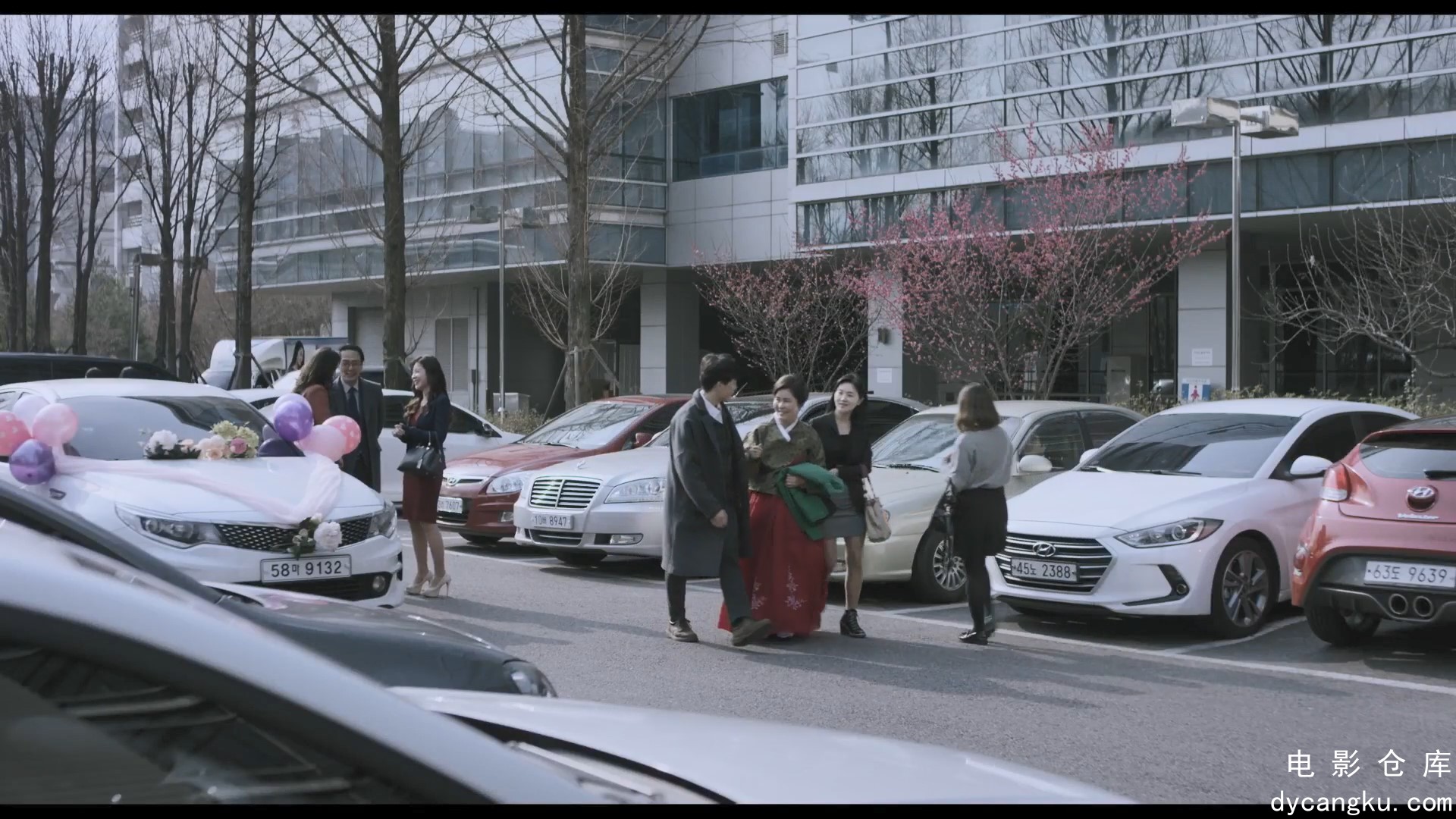 [电影仓库dycangku.com]老妇人.1080p.HD中字.mp4_snapshot_00.32.00.638.jpg