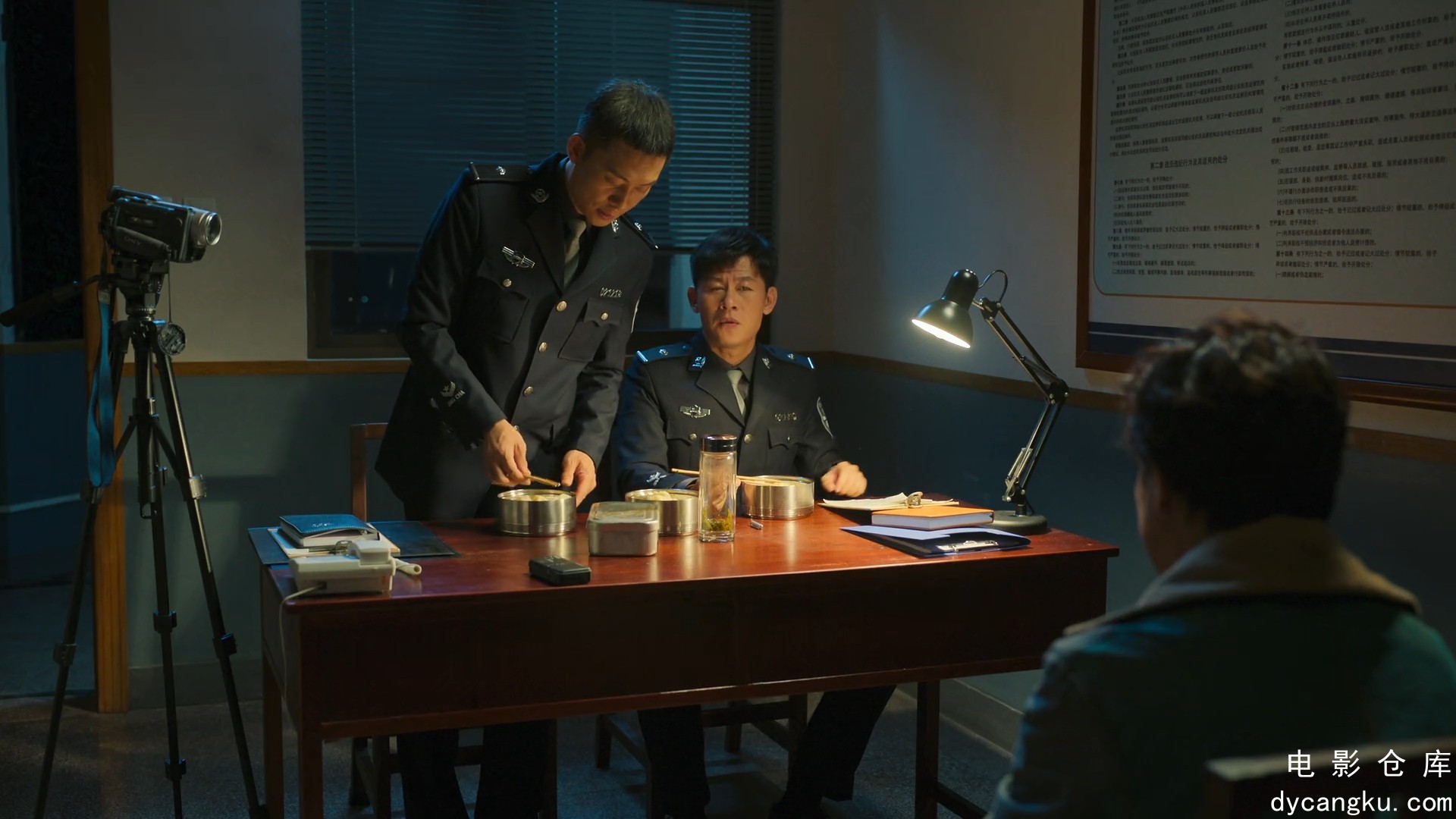[电影仓库dycangku.com]狂飙01.mp4_snapshot_37.27.425.jpg