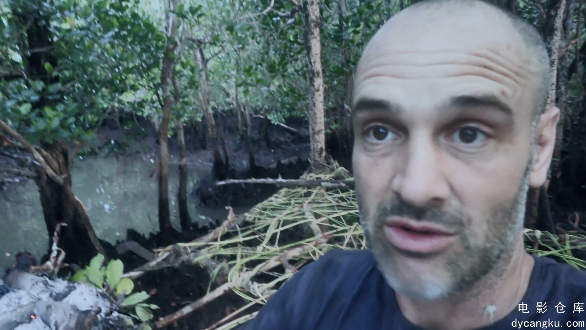 [电影仓库dycangku.com]Ed.Stafford.First.Man.Out.S01E01.1080p.AMZN.WEB-DL.DD2.0.H.jpg