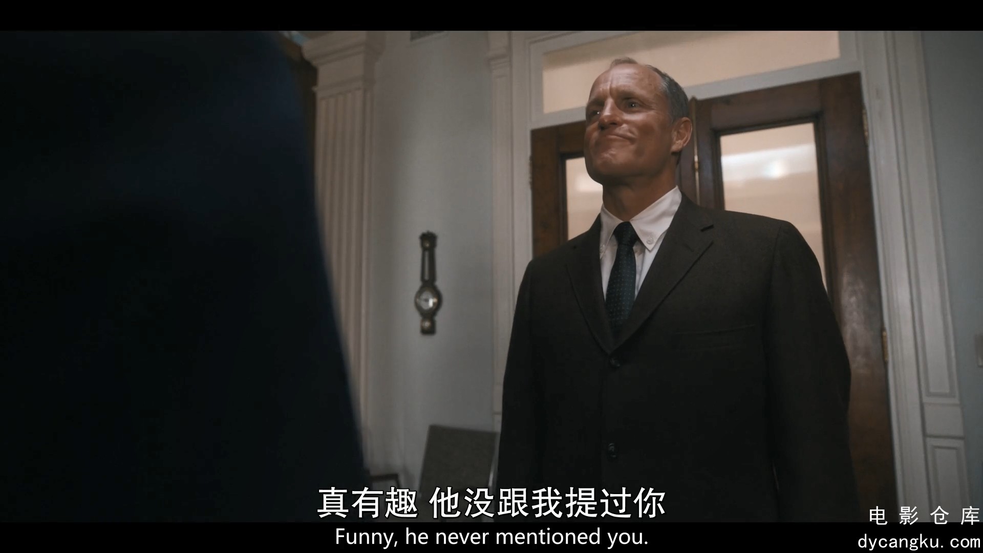 [电影仓库dycangku.com]白宫水管工.White.House.Plumbers.S01E01.The.Beverly.Hills.B.jpg