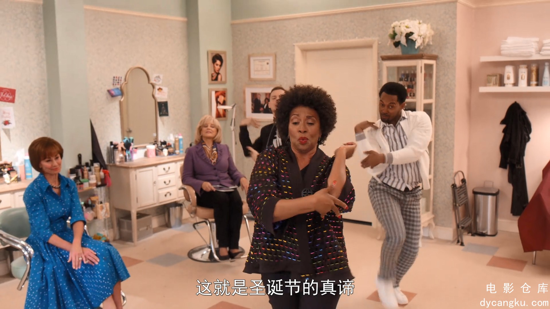[电影仓库dycangku.com]多莉帕顿：广场上的圣诞节.1080p.BD中字.mp4_snapshot_00.07.57.619.jpg