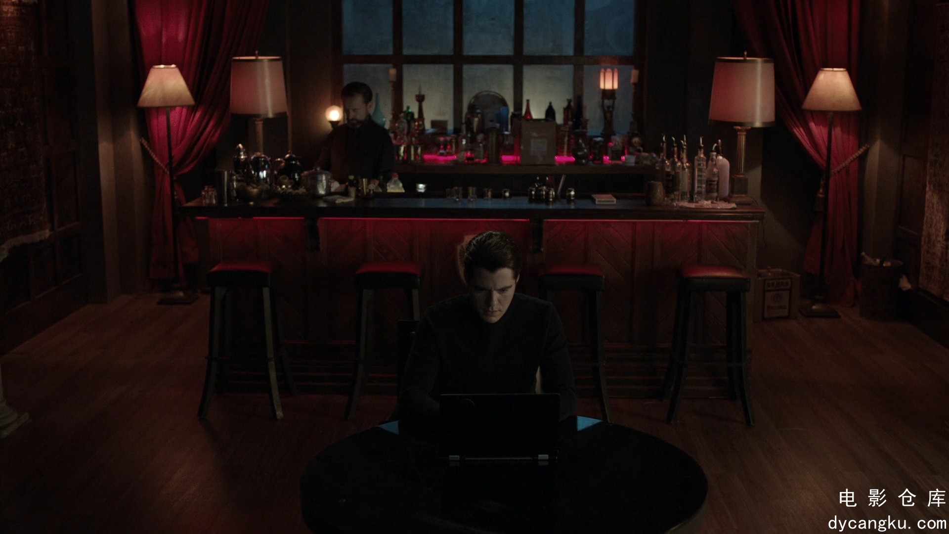 [电影仓库dycangku.com] Arrow.S08E05.Prochnost.1080p.NF.WEB-DL.DDP.5.1.H.264.mkv_.jpg