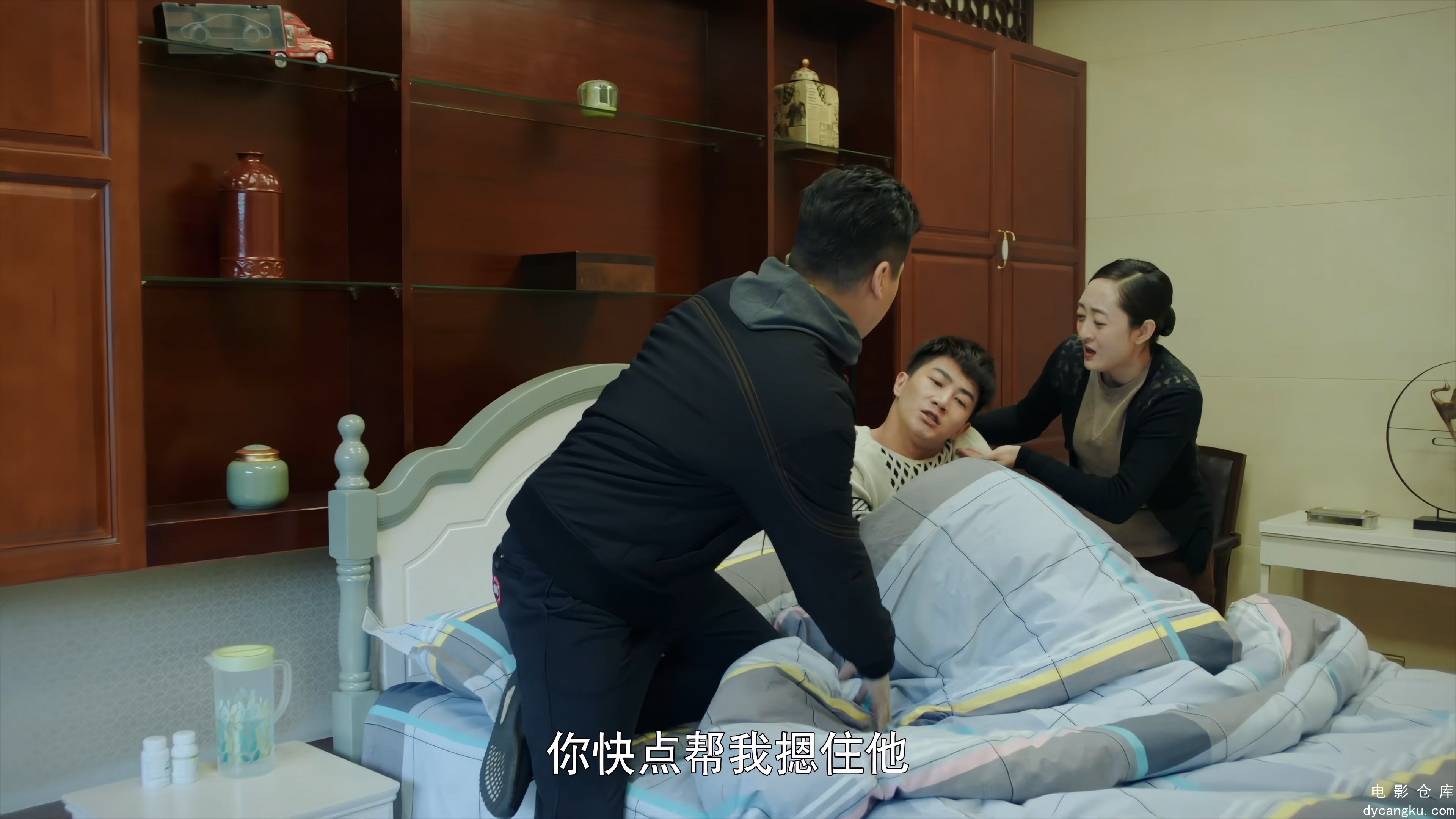 [电影仓库dycangku.com]雾中系铃人.Man.in.the.Mist.S01E04.2023.2160p.WEB-DL.H265.A.jpg
