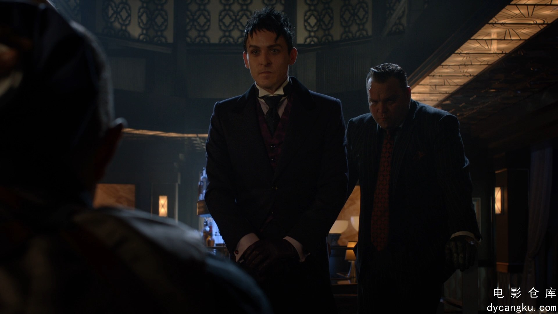 [电影仓库dycangku.com]gotham.s03e01.1080p.bluray.x264-rovers.mkv_snapshot_35.36.837.jpg