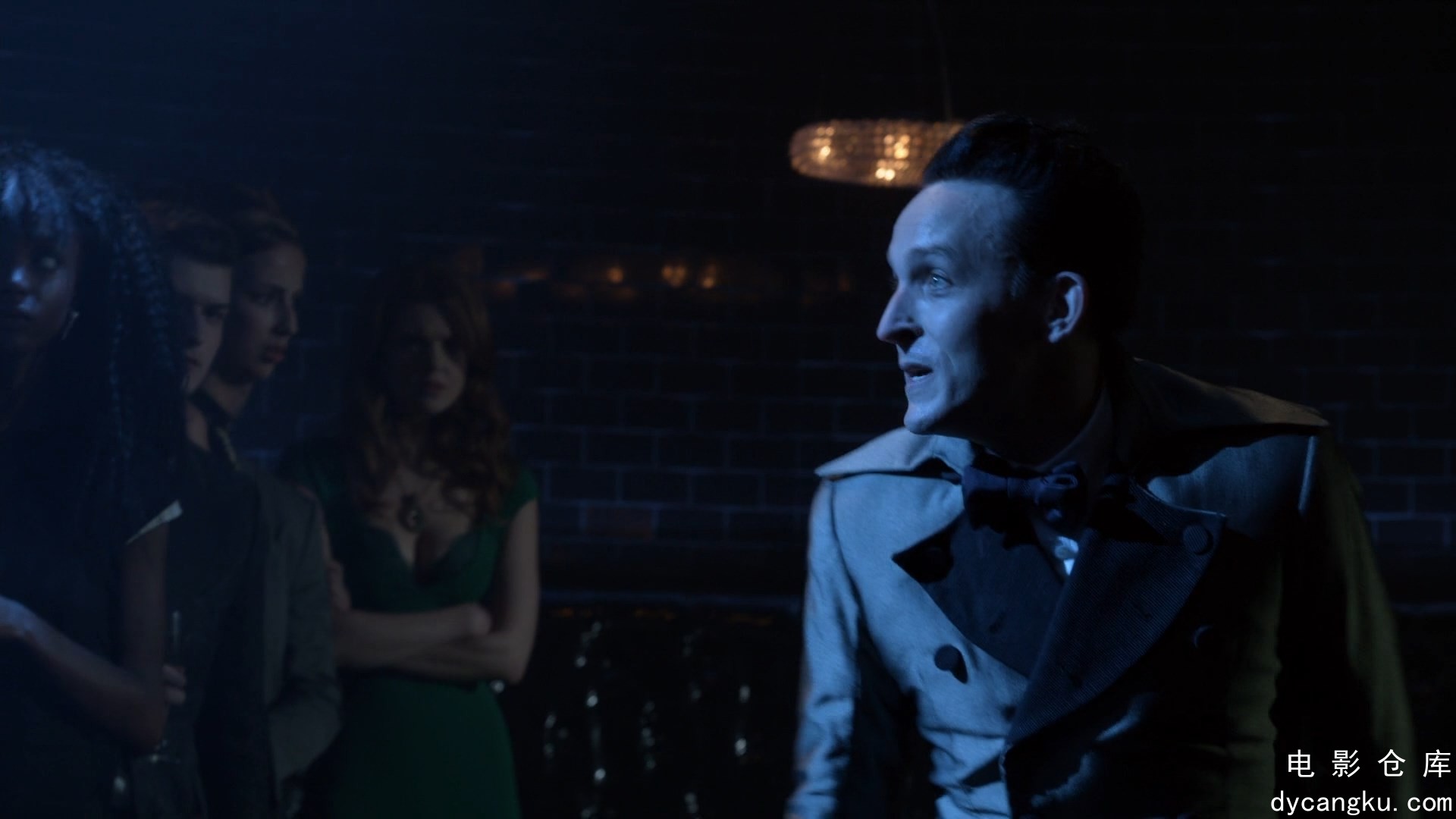 [电影仓库dycangku.com]gotham.s04e01.1080p.bluray.x264-rovers.mkv_snapshot_37.01.080.jpg