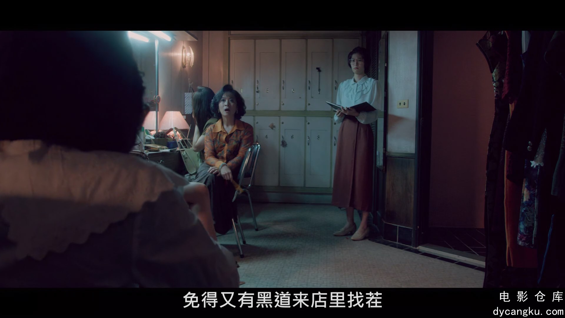 [电影仓库dycangku.com]华灯初上 第一季Light.the.Night.S01E01.2021.1080p.WEB-DL.x2.jpg