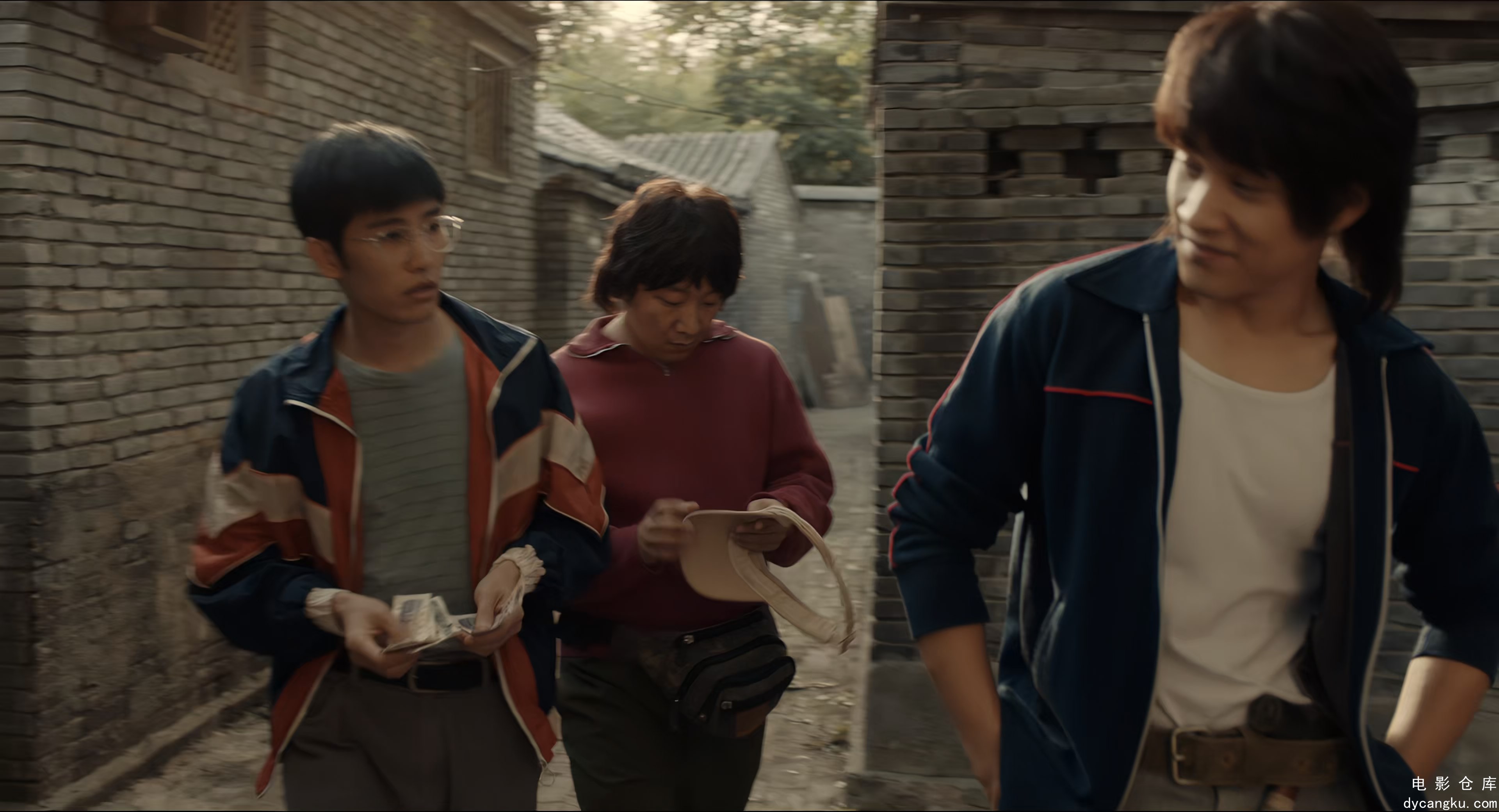 [电影仓库dycangku.com]似火流年.Burning.years.S01E01.2023.2160p.WEB-DL.H265.AAC.m.jpg
