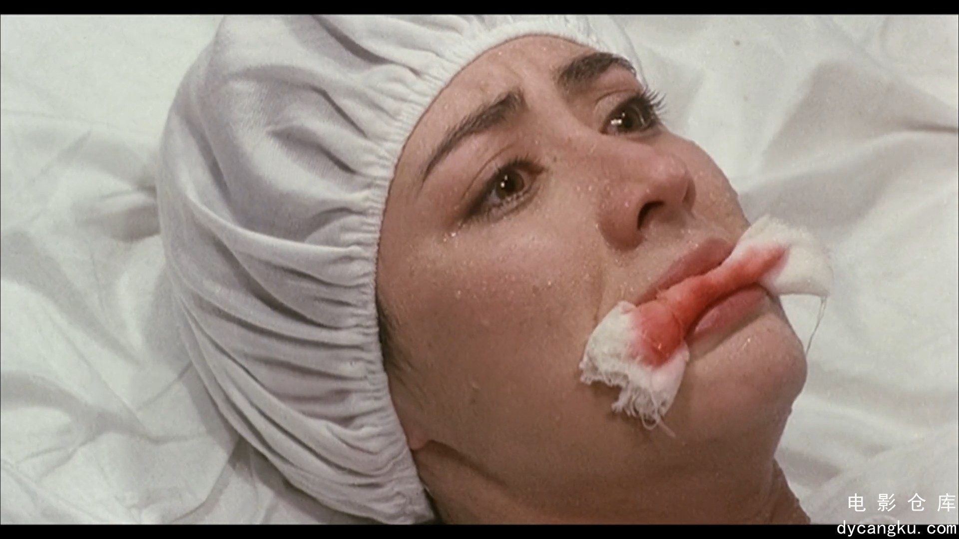 [电影仓库dycangku.com] 皇家女将 (1990) 1080p AAC.mkv_snapshot_01.04.04.276.jpg