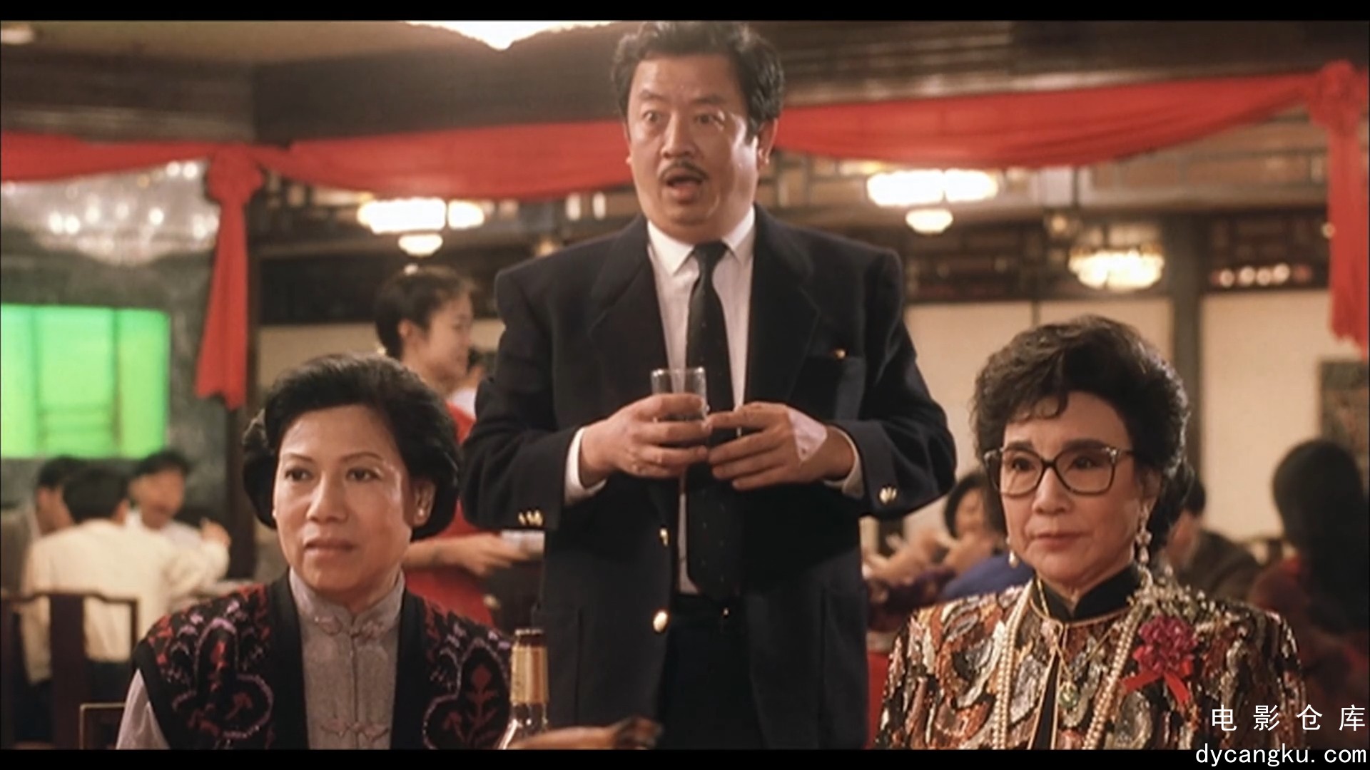 [电影仓库dycangku.com] 皇家女将 (1990) 1080p AAC.mkv_snapshot_00.56.00.246.jpg