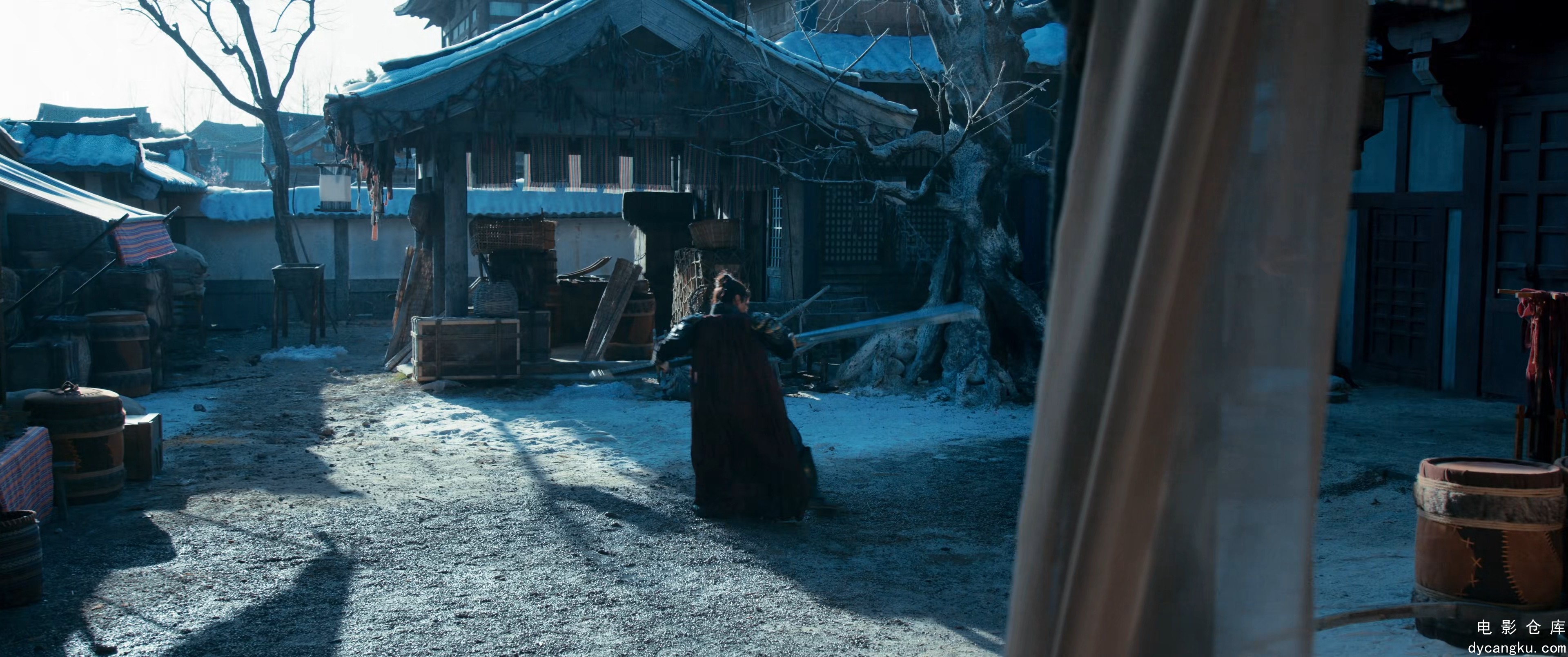 [电影仓库dycangku.com]Stranger Crazy Knife .2024.2160p.H265.EDR.DTS5.1 .mkv_snap.jpg
