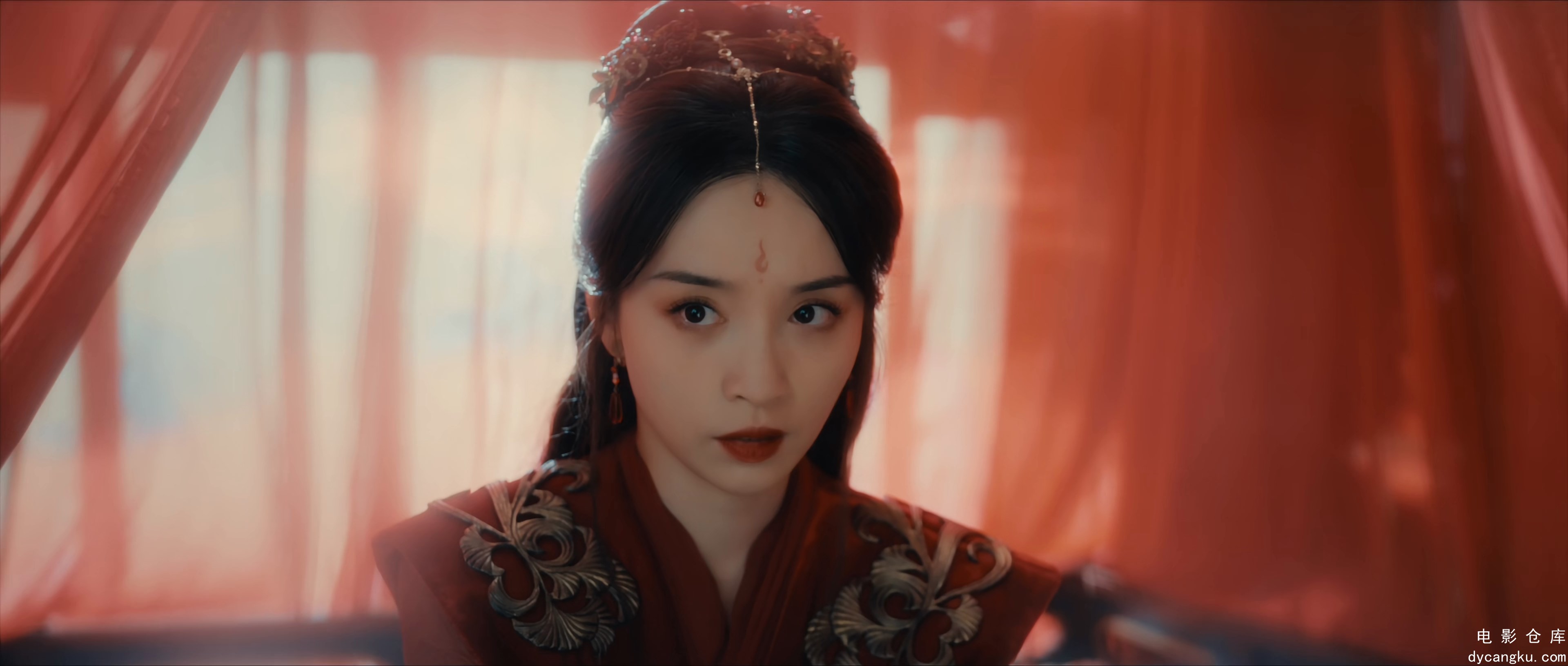 [电影仓库dycangku.com]凤落江湖.Phoenix.Lands.in.the.World.S01E01.2024.2160p.WEB-.jpg