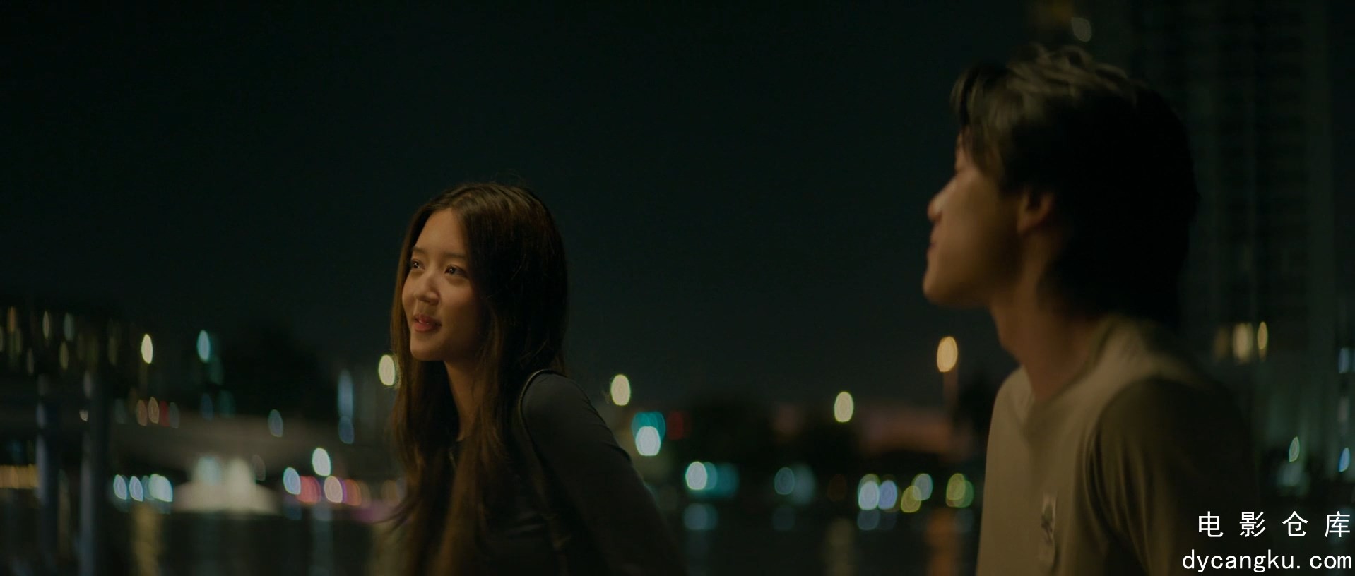 [电影仓库dycangku.com]为爱所困 Love Stuck.2024.1080p官方中字.mp4_snapshot_01.17.36.811.jpg
