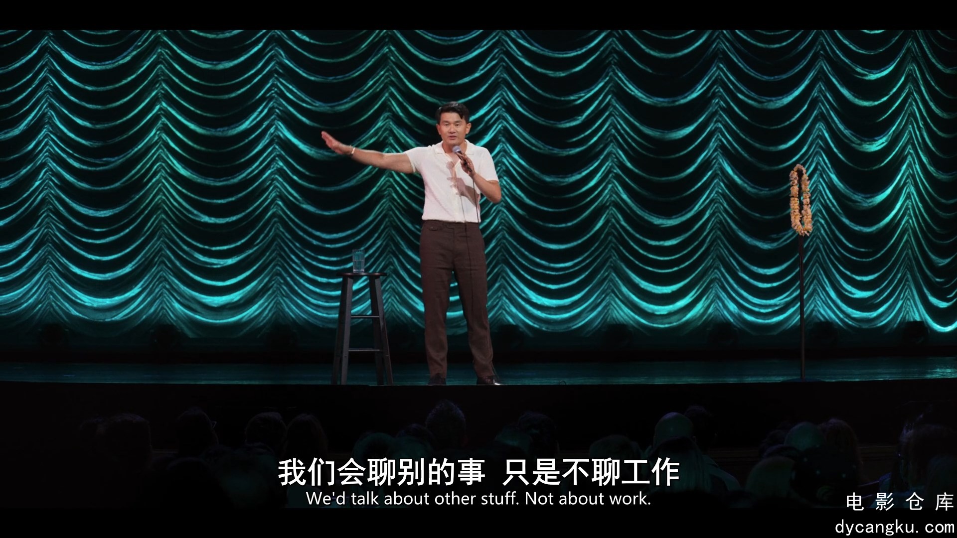 [电影仓库dycangku.com]钱信伊：就是爱恨.Ronny Chieng Love to Hate It.2024.1080p中.jpg