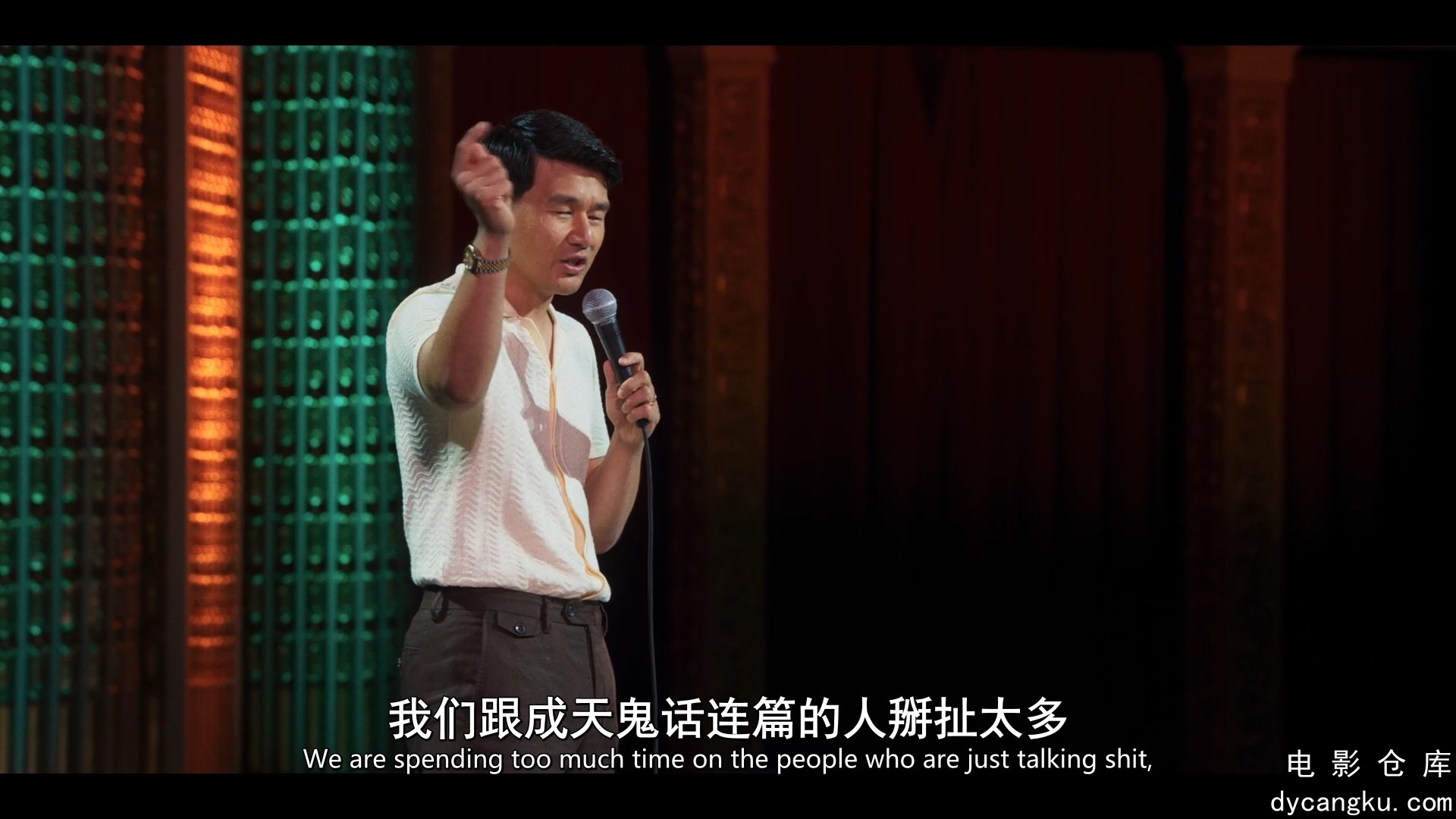 [电影仓库dycangku.com]钱信伊：就是爱恨.Ronny Chieng Love to Hate It.2024.1080p中.jpg