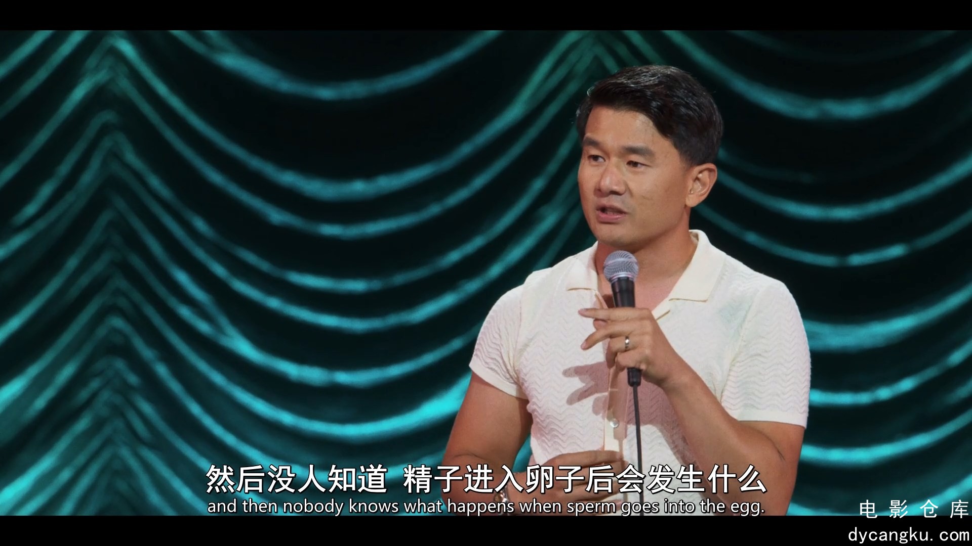 [电影仓库dycangku.com]钱信伊：就是爱恨.Ronny Chieng Love to Hate It.2024.1080p中.jpg