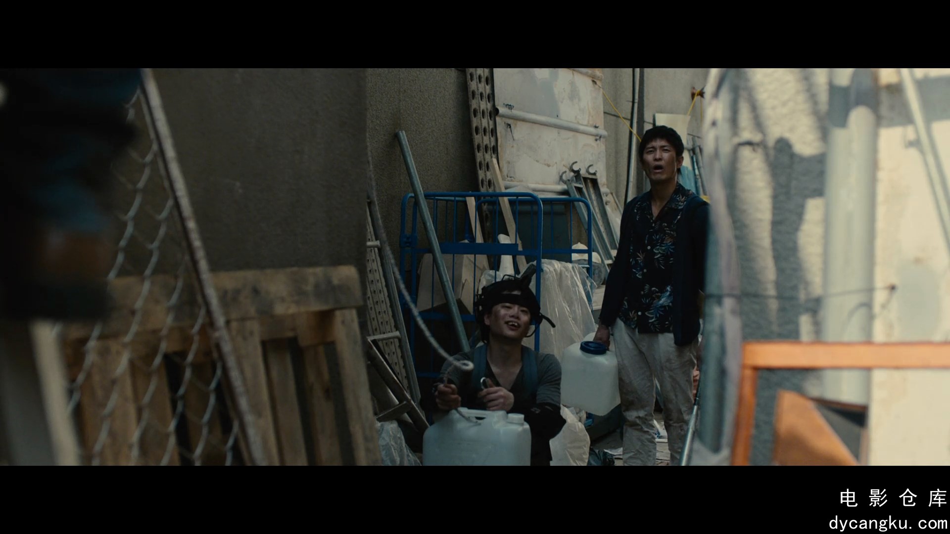 [电影仓库dycangku.com]I.Am.a.Hero.2015.1080p.BluRay.CHS.mp4_snapshot_01.02.24.508.jpg