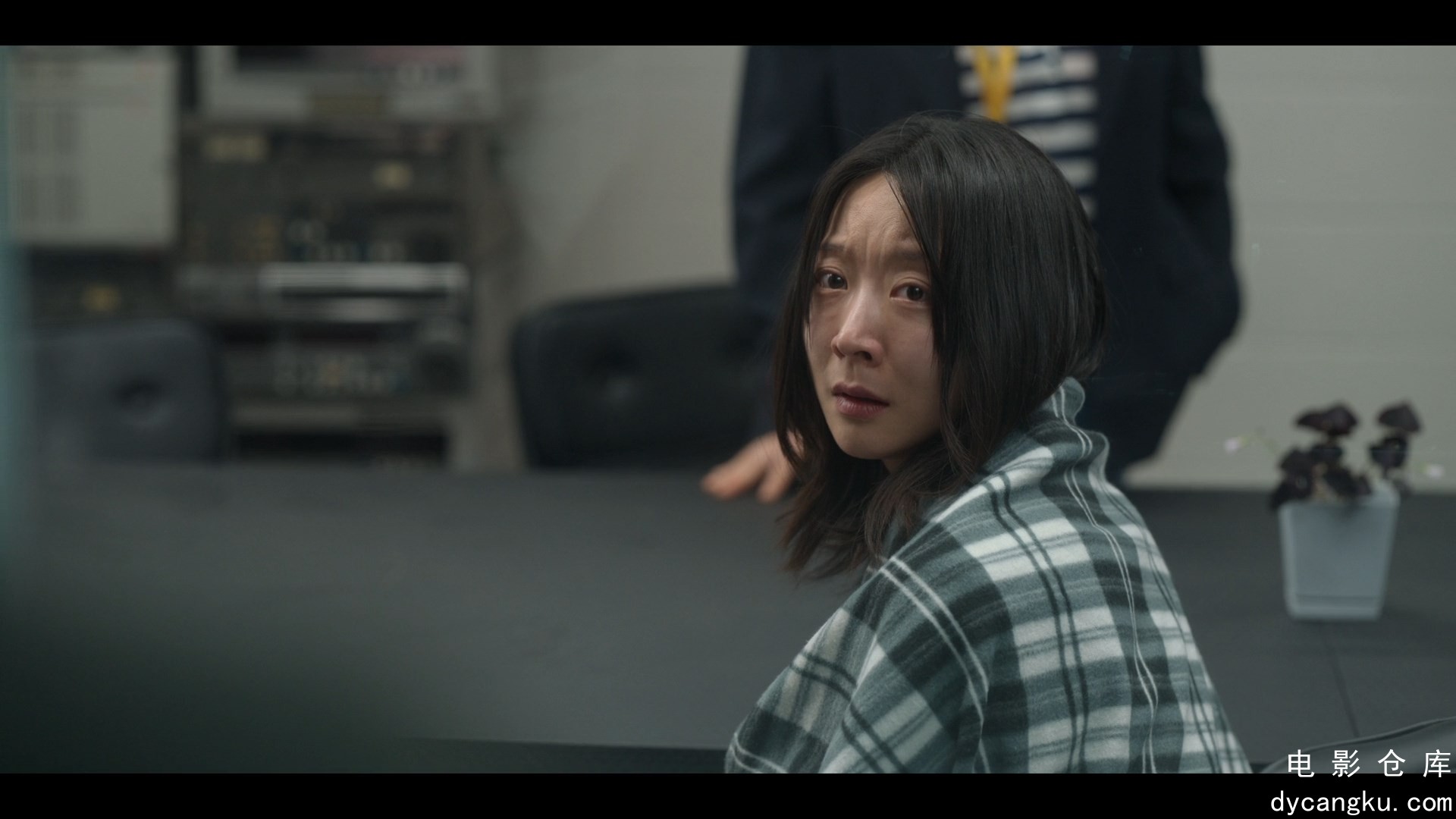 [电影仓库dycangku.com]揭密最前线.Unmasked.S01E06.2025.1080p.DSNP.WEB-DL.DDP5.1.H.jpg