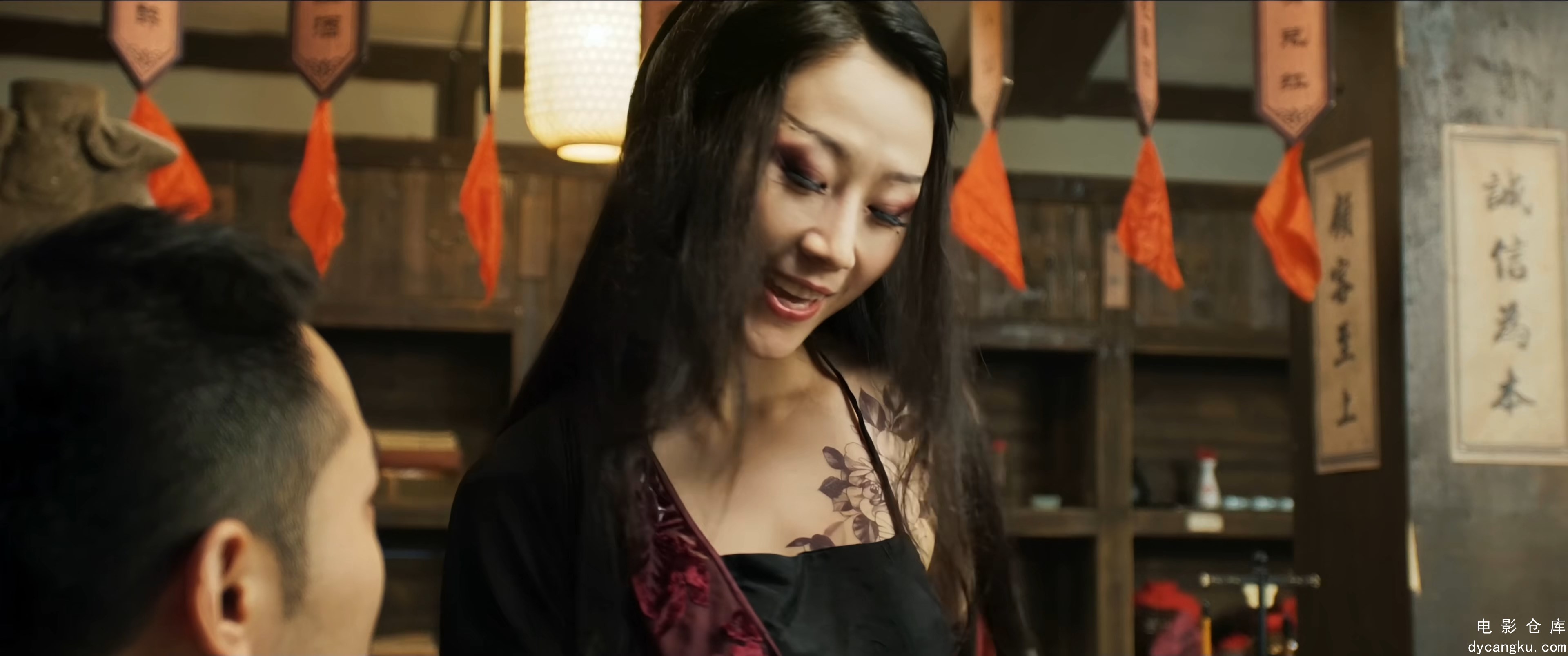 [电影仓库dycangku.com]雾都奇遇夜.4k.mp4_snapshot_00.22.37.807.jpg