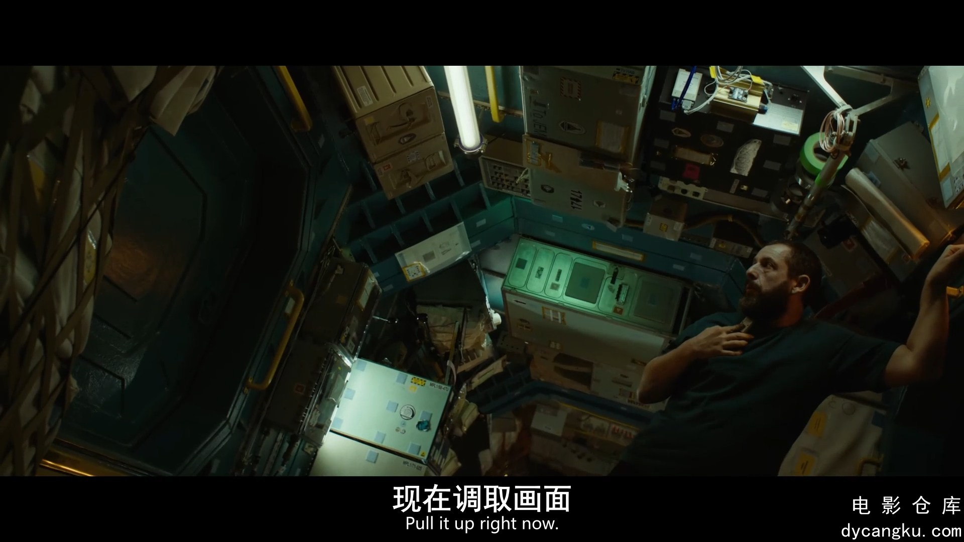 [电影仓库dycangku.com]太空孤航.Spaceman.2024.1080P中英双字.mp4_snapshot_00.17.12.225.jpg