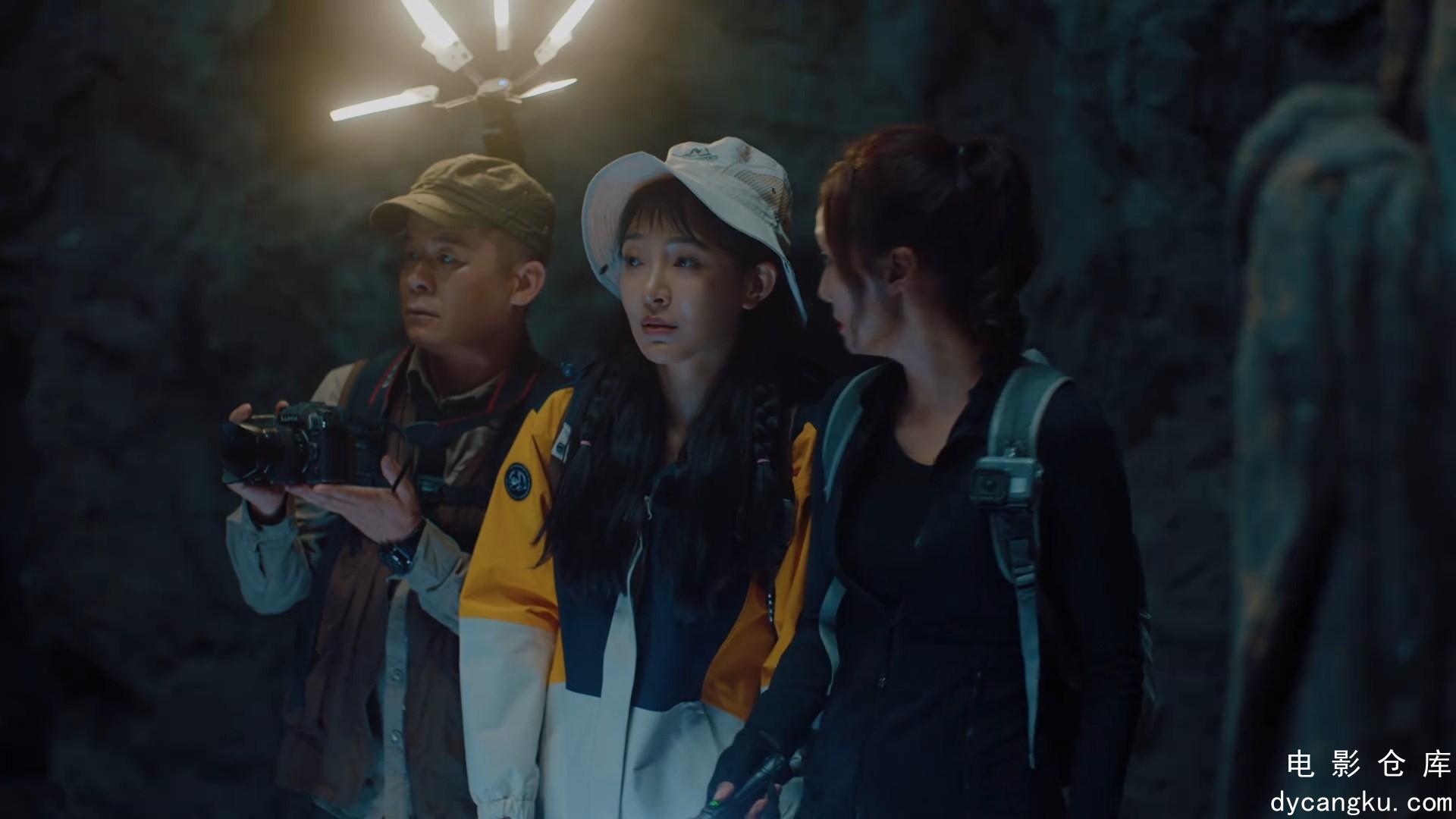 [电影仓库dycangku.com]诡迷心笑.Gui.Mi.Xin.Xiao.S01E01.2025.1080p.WEB-DL.AAC.H264.jpg