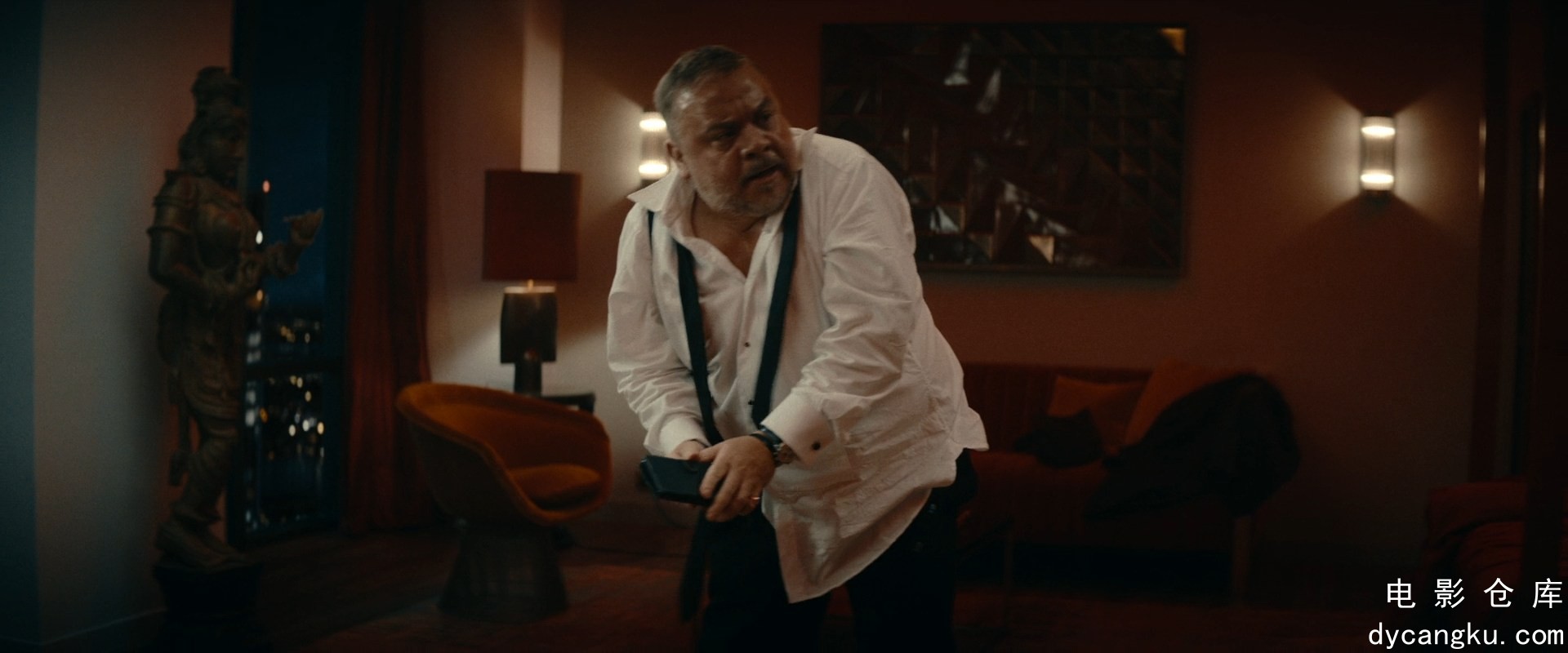 [电影仓库dycangku.com]Cleaner.2025.1080p.AMZN.WEB-DL.DDP5.1.H.264.mkv_snapshot_0.jpg