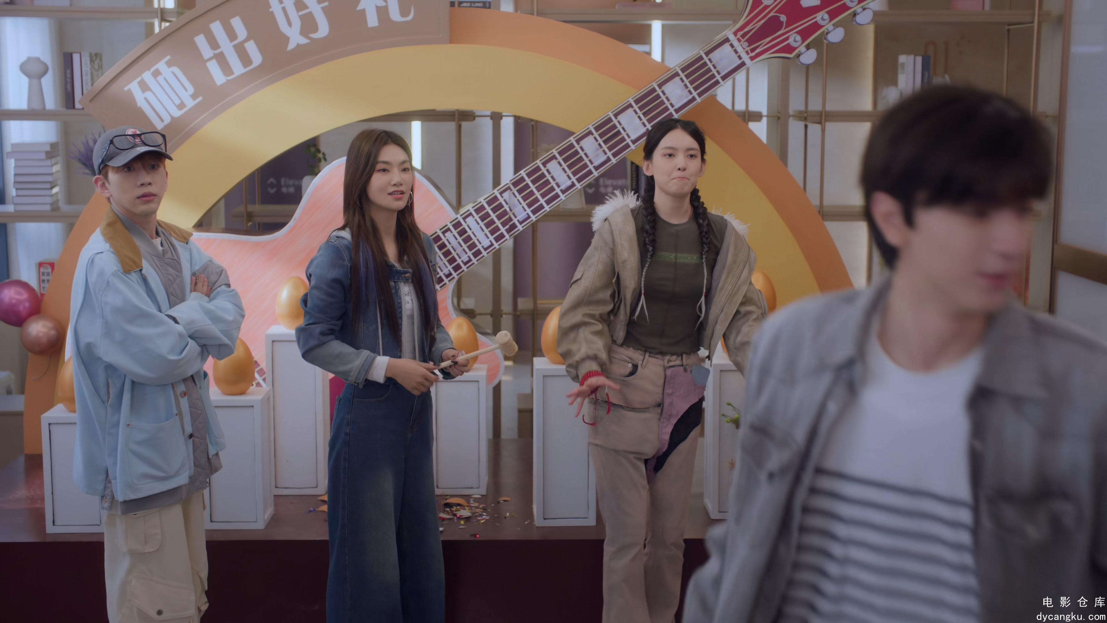 [电影仓库dycangku.com]嘘，国王在冬眠.Ski.into.Love.S01E23.2025.2160p.WEB-DL.AAC..jpg