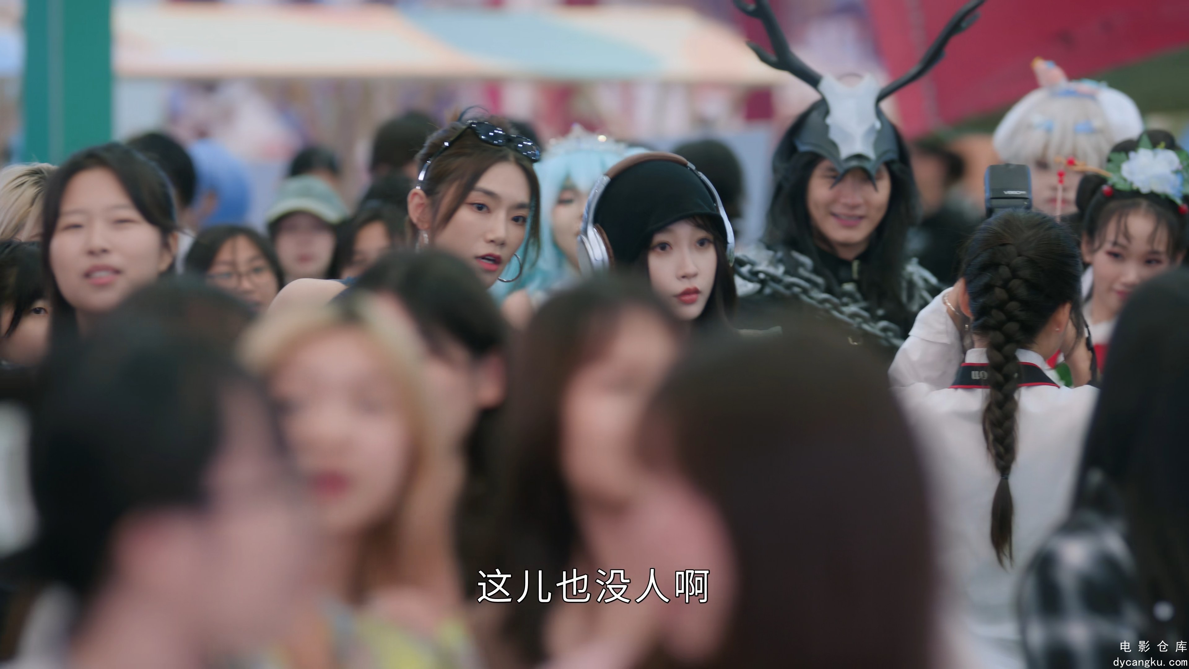 [电影仓库dycangku.com]嘘，国王在冬眠.Ski.into.Love.S01E01.2025.2160p.WEB-DL.AAC..jpg